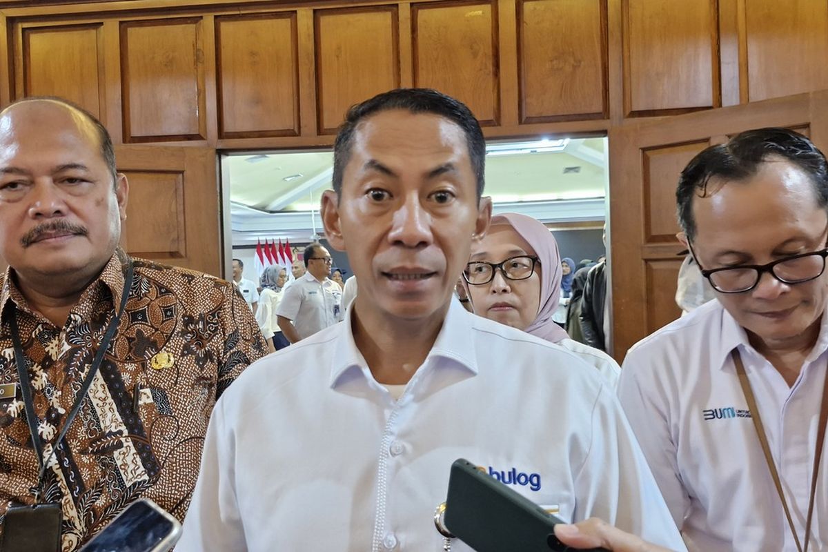 Direktur Utama Perum Bulog, Mayjen Novi Helmy Prasetya saat rapat koordinasi optimalisasi penyerapan gabah dan beras dalam negeri tahun 2025 di Gedung Gradhika Bhakti Praja di Kompleks Gubernuran, Jumat (7/3/2025).