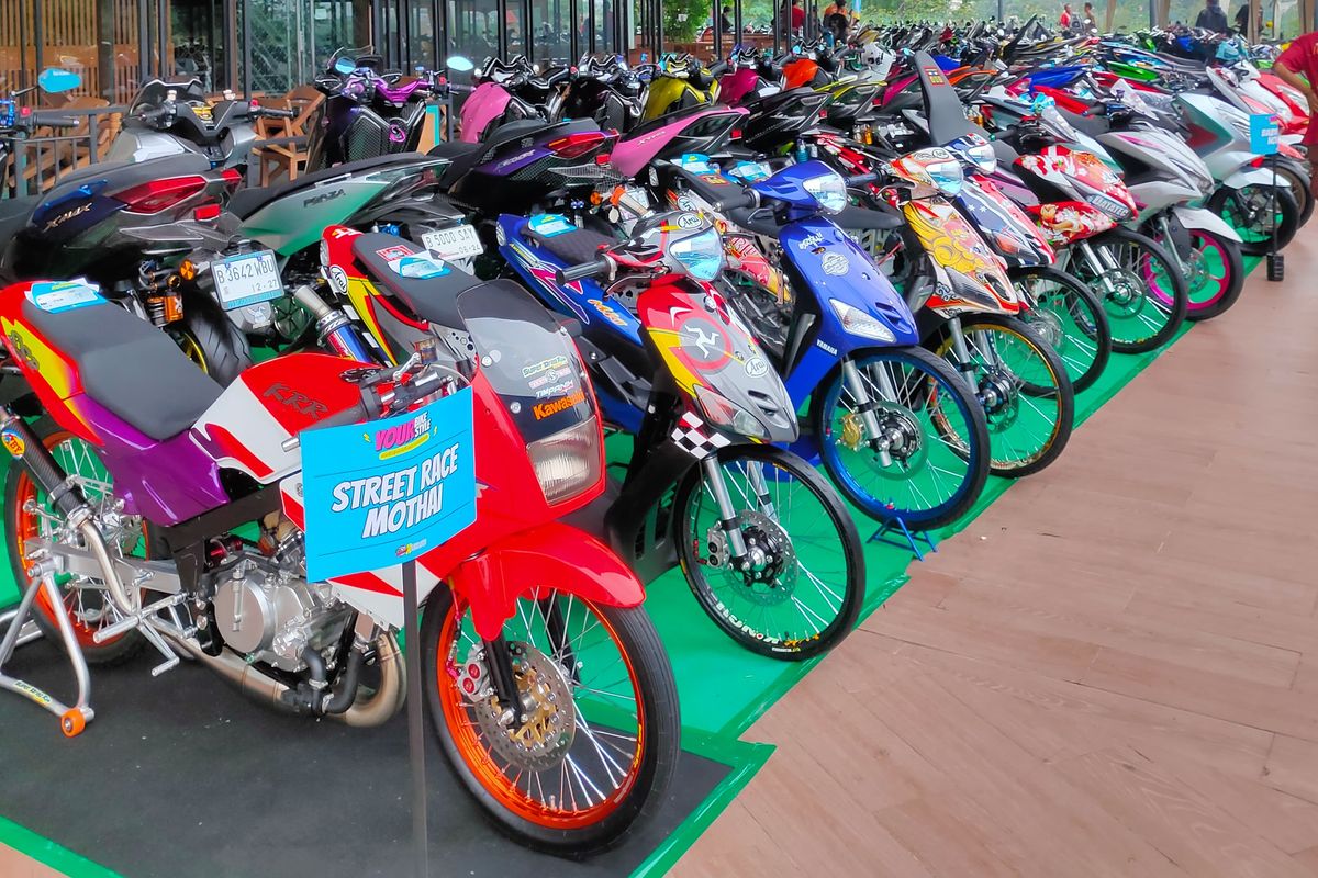 Mengawali 2024, dua komunitas sepeda motor yaitu Trio Mio Project dan ThailandGank.ID berhasil menyelenggarakan kontes modifikasi di The Park Sawangan Mall, pada Sabtu (27/1/2024).
