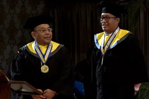 Cerita Bapak dan Anak Diwisuda Bareng di Unair, Dapat Pembimbing Sama