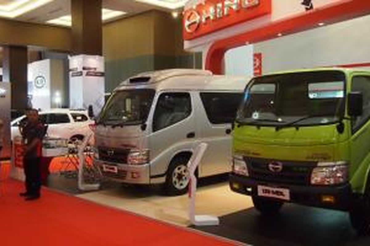 Hino, peserta POM 2014 yang menngandalkan kendaraan komersial.