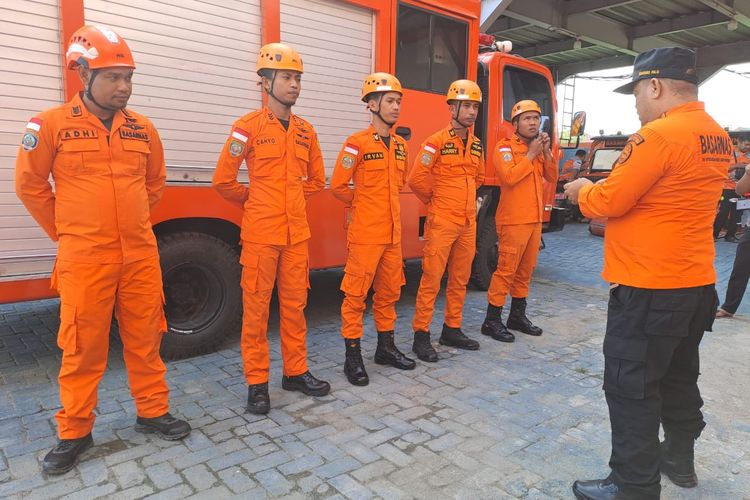 Foto//Suasana Tim SAR Palu Melakukan Persiapan Menuju TKP,Jumat(17/02)