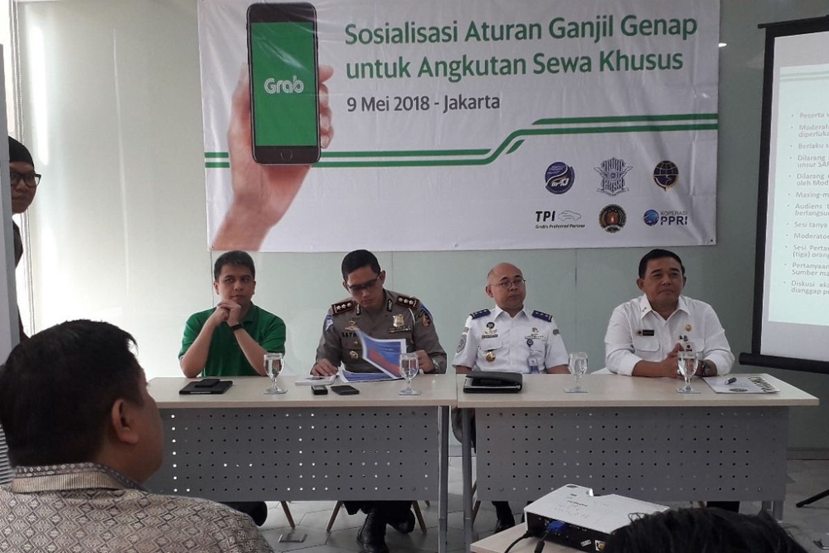 Grab Indonesia menyelenggarakan sosialisasi aturan ganjil genap untuk pengemudi angkutan sewa khusus di Cyber 2 Tower, Kuningan, pada Rabu (9/5/2018).