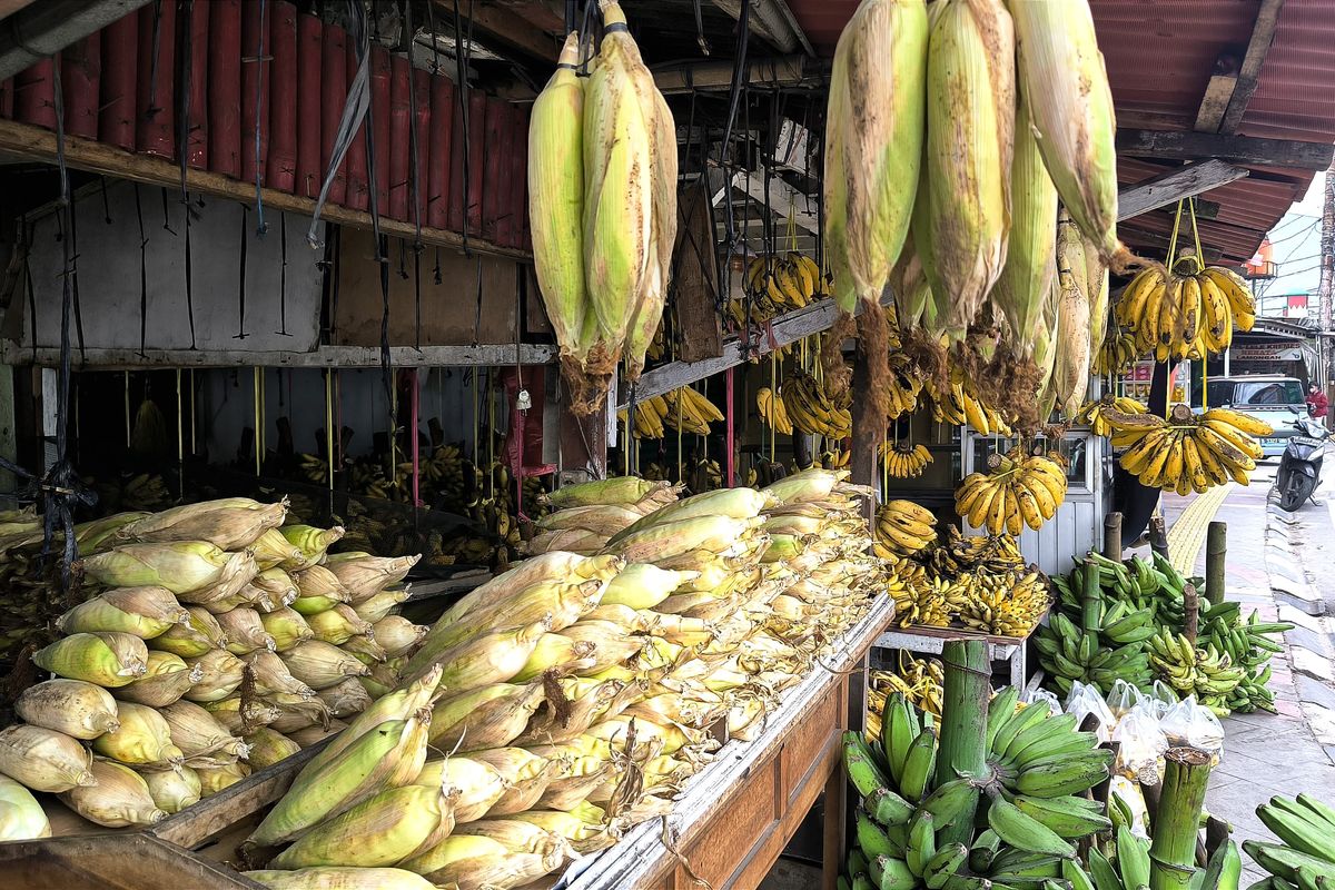 Jagung Manis Jadi Primadona Jelang Malam Tahun Baru 2025