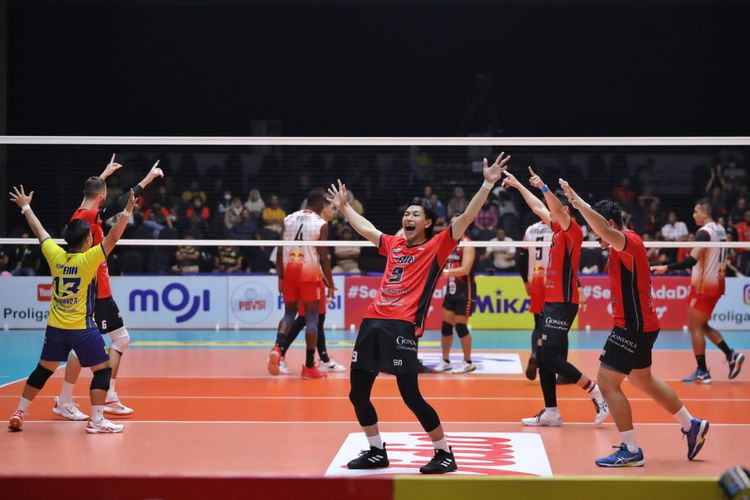 Tim voli putra Jakarta STIN BIN berhasil menang atas Jakarta Bhayangkara Presisi BIN dalam babak final four Proliga 2023 diselenggarakan di GOR Tri Dharma Gresik, Jawa Timur, pada Kamis (23/2/2023).