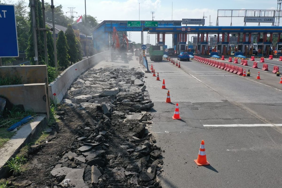 Pekerjaan Jalan di Gerbang Tol Ciawi