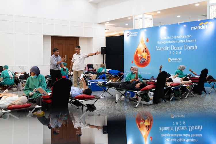 Aksi sosial Mandiri Donor Darah di Menara Mandiri, Jakarta.