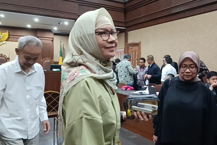 Eks Direktur Utama Pertamina, Galaila Karen Kardinah alias Karen Agustiawan sebagai saksi dalam sidang kasus dugaan korupsi tata kelola minyak mentah di PT Pertamina Persero di Pengadilan Tipikor pada Pengadilan Negeri Jakarta Pusat, Senin (27/102025).