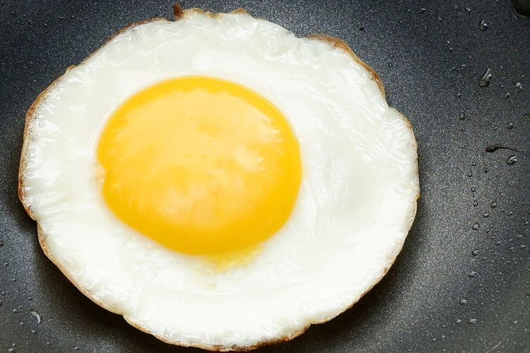 Ilustrasi telur mata sapi. Konsumsi telur harian yang lebih besar berbanding lurus dengan tingkat penyakit kardiovaskular dan kematian.