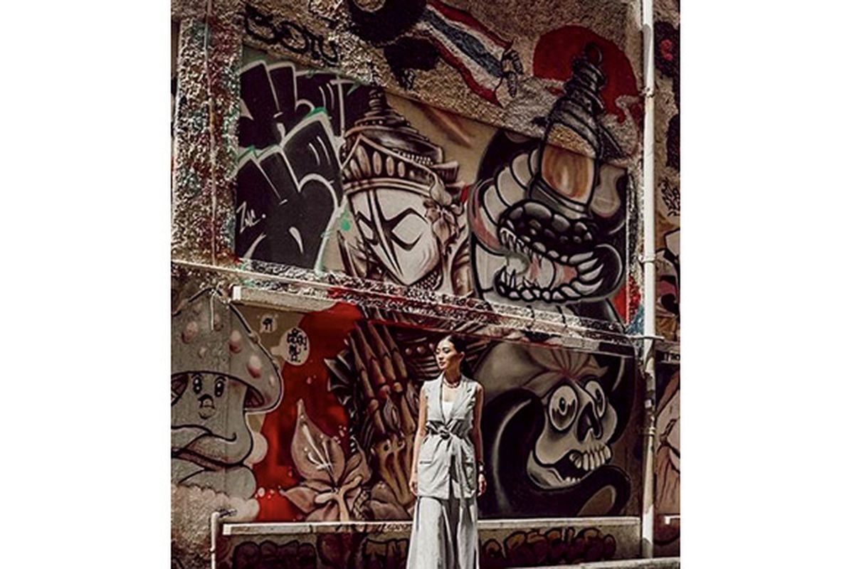 Caption: Karla Jasmina saat berada di Blair Road, Singapura untuk mengikuti rangkaian acara Singapora Art Week 2019. (dok. @karlajasmina)