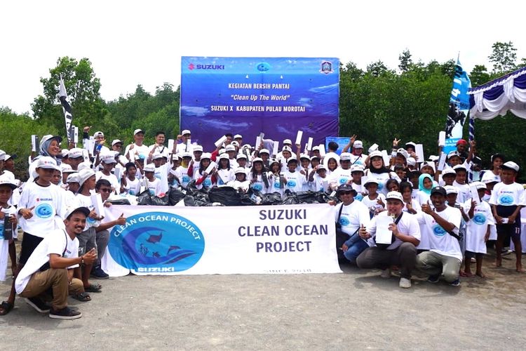 Suzuki Indonesia bekerjasama dengan Pemerintah Kabupaten Pulau Morotai kembali menggelar program ?Clean Up the World? di area konservasi mangrove Kabupaten Pulau Morotai Provinsi Maluku Utara.