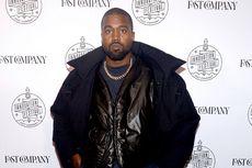 Kanye West dan Julia Fox Terlihat Serasi dalam Paris Fashion Week