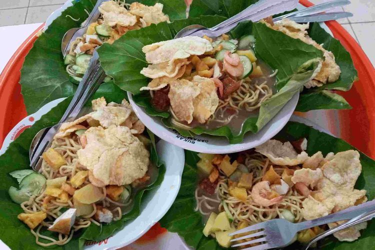 Hidangan mie Belitung di warung Mie Atep, Belitung, Senin (11/10/2021).