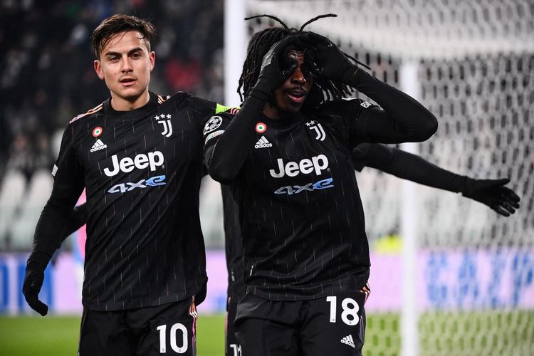 Paulo Dybala dan Moise Kean merayakan gol Kean ke gawang Malmo pada laga Grup H Liga Champions, di Allianz Stadium, Turin, Kamis (9/12/2021) dini hari WIB.