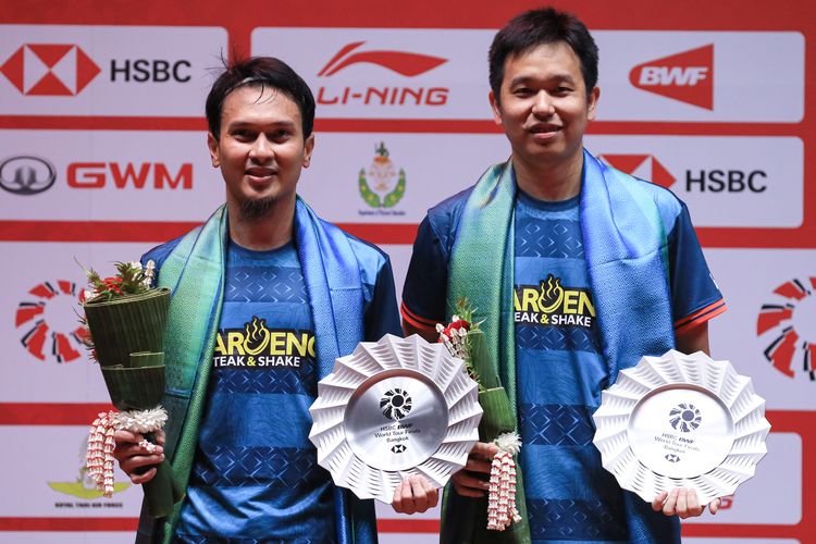 Ganda putra Mohammad Ahsan/Hendra Setiawan menjadi runner-up BWF World Tour Finals 2022. Ahsan/Hendra kalah dari Liu Yu Chen/Ou Xuan Yi (China) pada final BWF World Tour Finals 2022 di Nimibutr Arena, Bangkok, Thailand, Minggu (11/12/2022). 