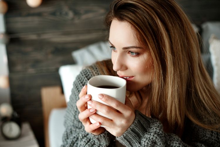Menurut studi, minum kopi rutin bisa memperpanjang umur.