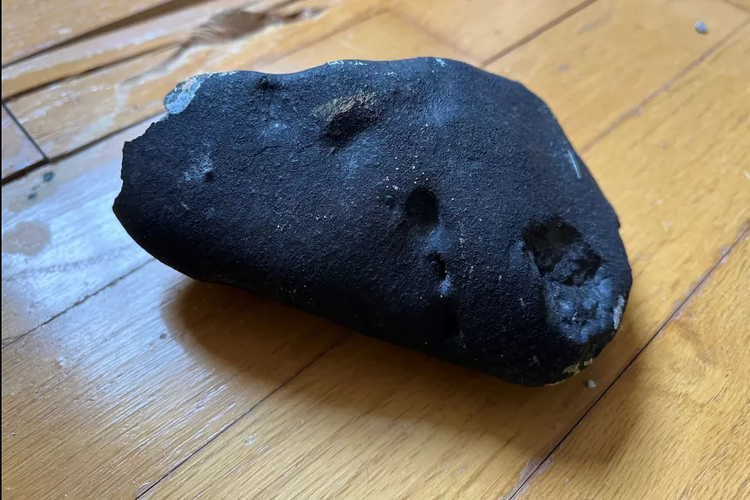 Meteorit yang jatuh di di Hopewell Township, New Jersey.