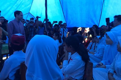 Kemendikbud Beri Bantuan Paket Sekolah dan Tenda bagi SDN 02 Cirimekar