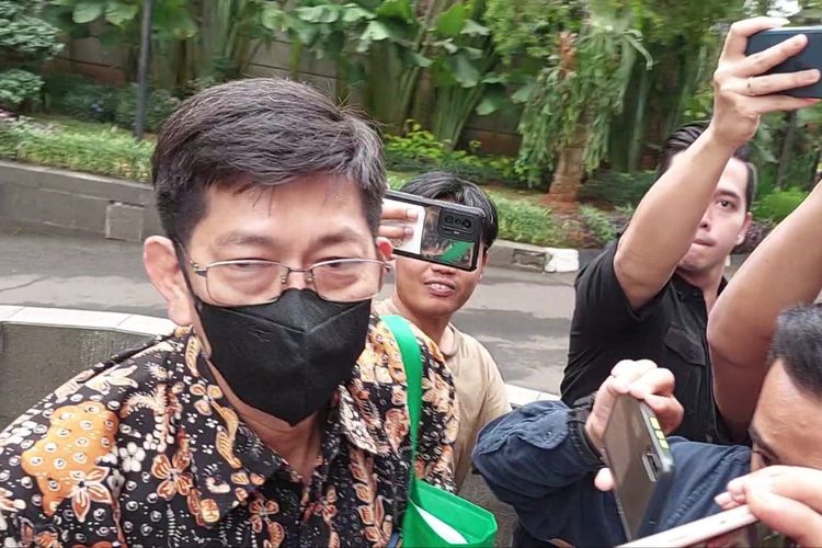 Kepala Kantor Pajak Madya Jakarta Timur, Wahono Saputro tiba di gedung Merah Putih Komisi Pemberantasan Korupsi (KPK) untuk menjalani klarifikasi kekayaan, Selasa (14/3/2023).