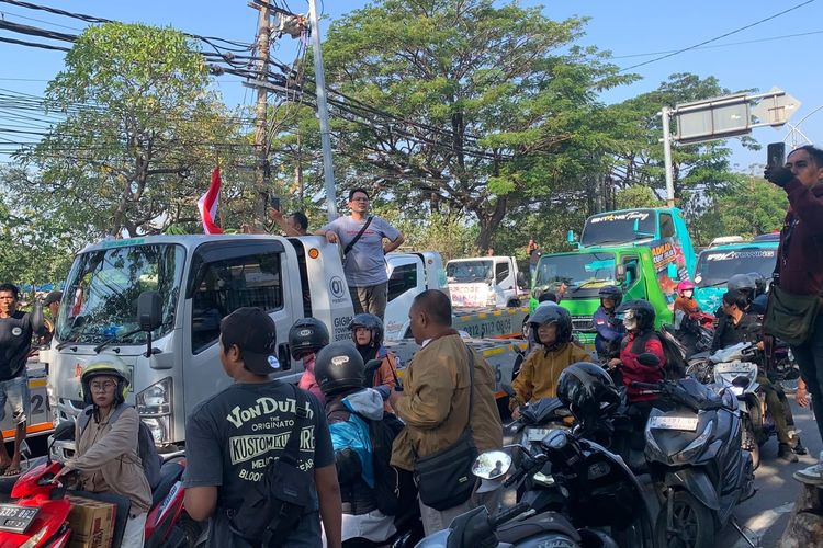 Sopir Towing dan Truk Ancam Menginap di Kantor Pertamina Jatimbalinus, Tuntut Barcode Solar
