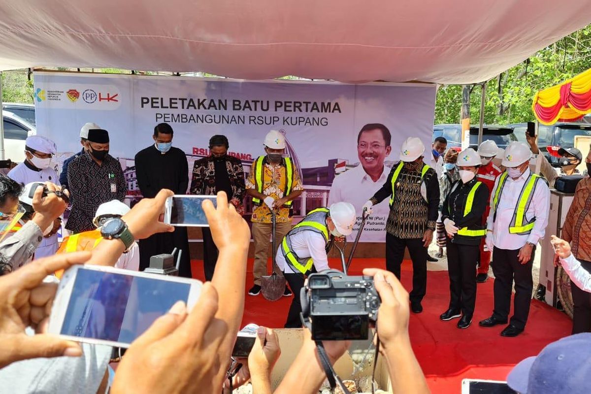 Peletakan batu bertama (groundbreaking) Rumah Sakit Unit Pelaksana Teknis (RSUPT) Vertikal Kupang, Nusa Tenggara Timur (NTT).