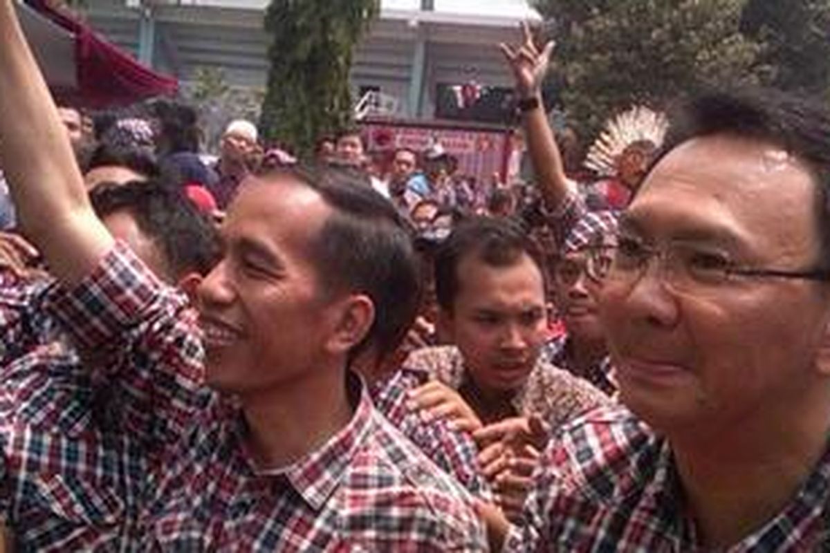 Pasangan cagub cawagub Jokowi-Ahok, menghadiri acara halal bihalal dengan pendukung di Tennis Indoor Senayan, Jakarta Pusat, Minggu (2/9/2012).