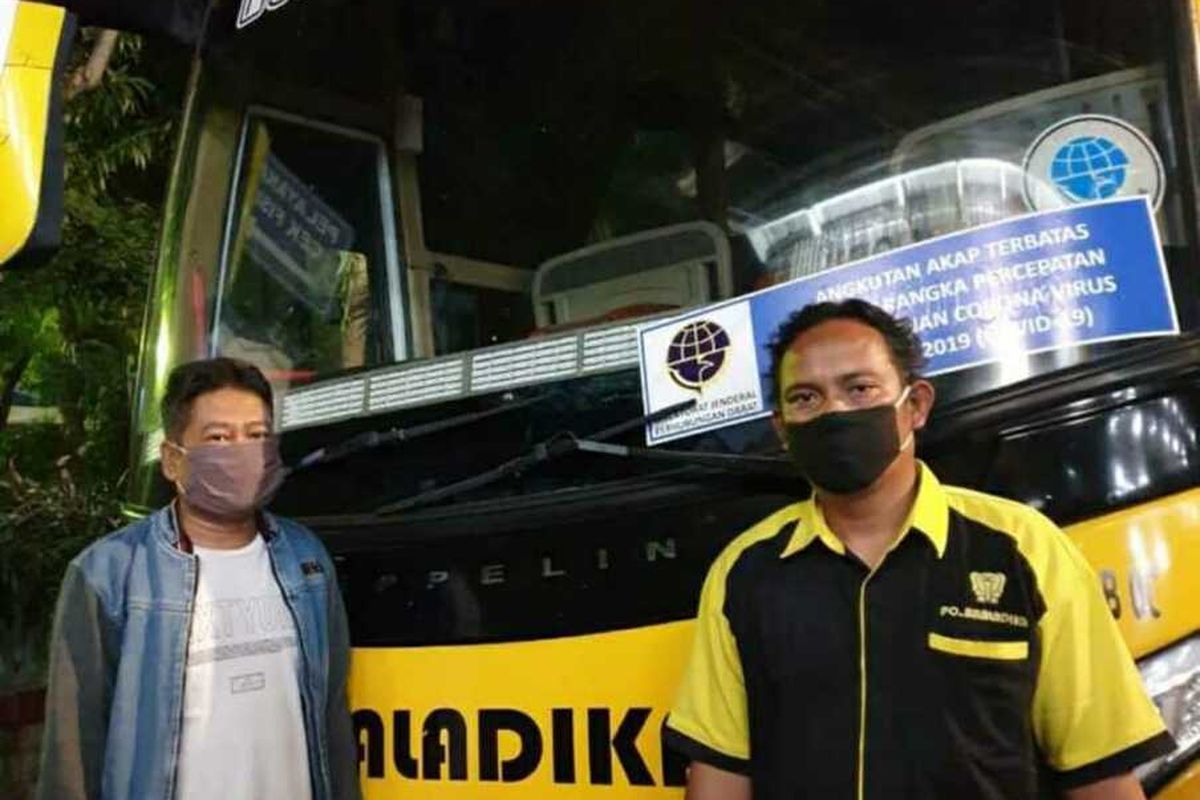 bus berstiker Kemenhub yang diamankan polisi, Rabu (20/5/2020)