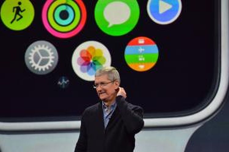 Tim Cook di peluncuran Apple Watch di San Francisco, Senin (9/3/2015).