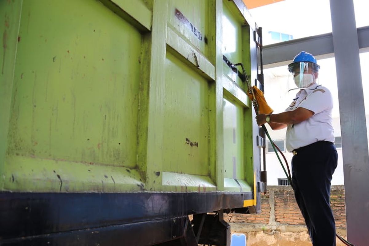 Pemotongan Truk ODOL di Merak, Banten