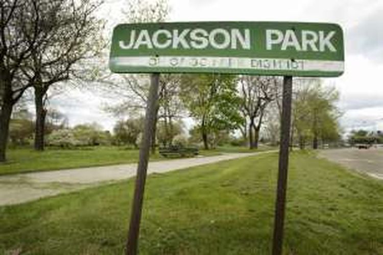 Presiden Barack Obama dan istri Michelle Obama akhirnya memilih Jackson Park di Kota Chicago sebagai lokasi pembangunan perpustakaan presiden.