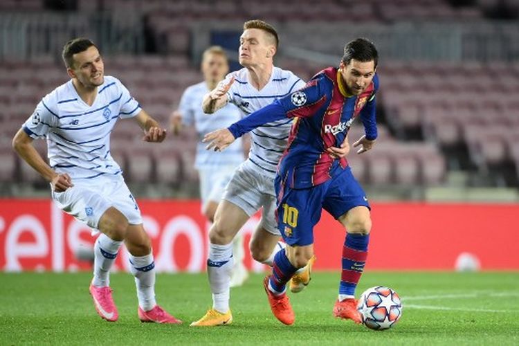 Aksi Lionel Messi (kanan) pada laga ketiga Grup G Liga Champions yang mempertemukan Barcelona vs Dynamo Kiev di Stadion Camp Nou, Kamis (5/11/2020) dini hari WIB.
