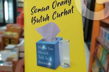 Review Buku Semua Orang Butuh Curhat: Jangan Memendam Masalah Seorang Diri