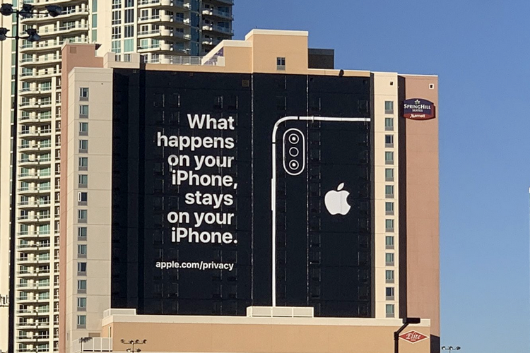 Iklan Apple selama perhelatan CES 2019 sindir isu privasi perusahaan lain. 