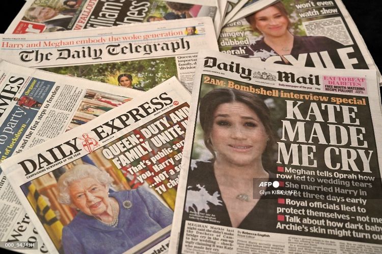 Wawancara Pangeran Harry dan istrinya Meghan bersama Oprah Winfrey menjadi tahuk utama surat kabar harian Inggris pada Senin (8/3/2021).
