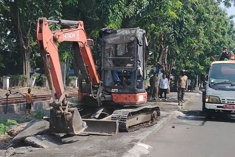 32 Bangunan di yang Berdiri di Atas Lahan KAI di Sidoarjo Dibongkar