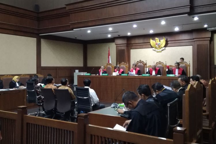 Sidang lanjutan terdakwa mantan Direktur Utama PT PLN Sofyan Basir di Pengadilan Tipikor Jakarta, Senin (15/7/2019).