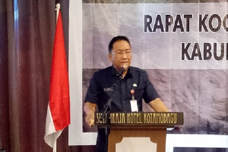 Sekretaris Derah Provinsi (Sekdaprov) Sulawesi Utara Edwin Silangen dalam Rapat Koordinasi Tim Pengendali Inflasi Daerah (TPID) Provinsi Sulut di Kota Kotamobagu, Rabu (26/9/2018).