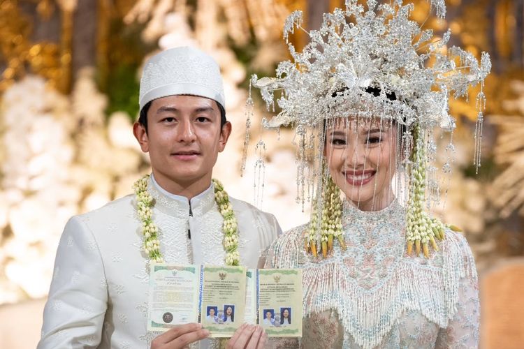 Momen Pernikahan Rio Haryanto dan Athina Papadimitriou Pakai Adat Betawi 