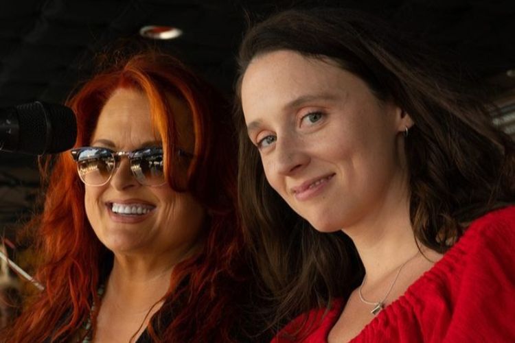 Waxahatchee  dan Wynonna Judd