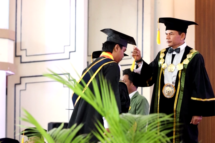 Cerita Saka, Jadi Lulusan Terbaik UPN Jogja Tanpa Skripsi, Ini Penggantinya