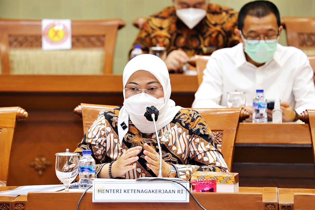 Menteri Ketenagakerjaan Ida Fauziah mendorong agar CPMI mendapatkan kuota Kartu Prakerja, dalam rapat kerja bersama Komisi IX DPR RI di Komplek Parlemen, Senayan, Jakarta, pada Selasa (16/3/2021).