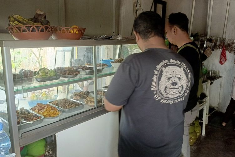 Pemilik Warung Nasi di Baleendah Bandung Pangkas Menu, Pembeli Pilih Paling Sederhana