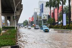 Kesal Motornya Mogok di Kelapa Gading, Kurir: Heran, Kawasan Elite Kok Banjir