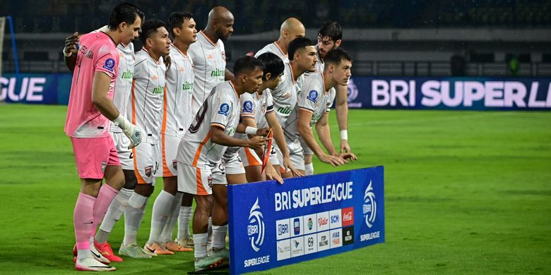 Posisi puncak klasemen Borneo FC Samarinda ditekan Persib Bandung dan Persija Jakarta pada pekan ke-15 Super League 2025-2026.