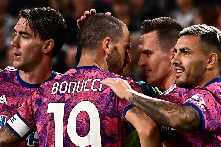 Para pemain Juventus merayakan gol Arkadiusz Milik ke gawang Bologna pada laga pekan kedelapan Liga Italia 2022-2023 di Stadion Allianz, Turin, Senin (3/10/2022) dini hari WIB. Laga Juventus vs Bologna berakhir dengan skor 3-0.