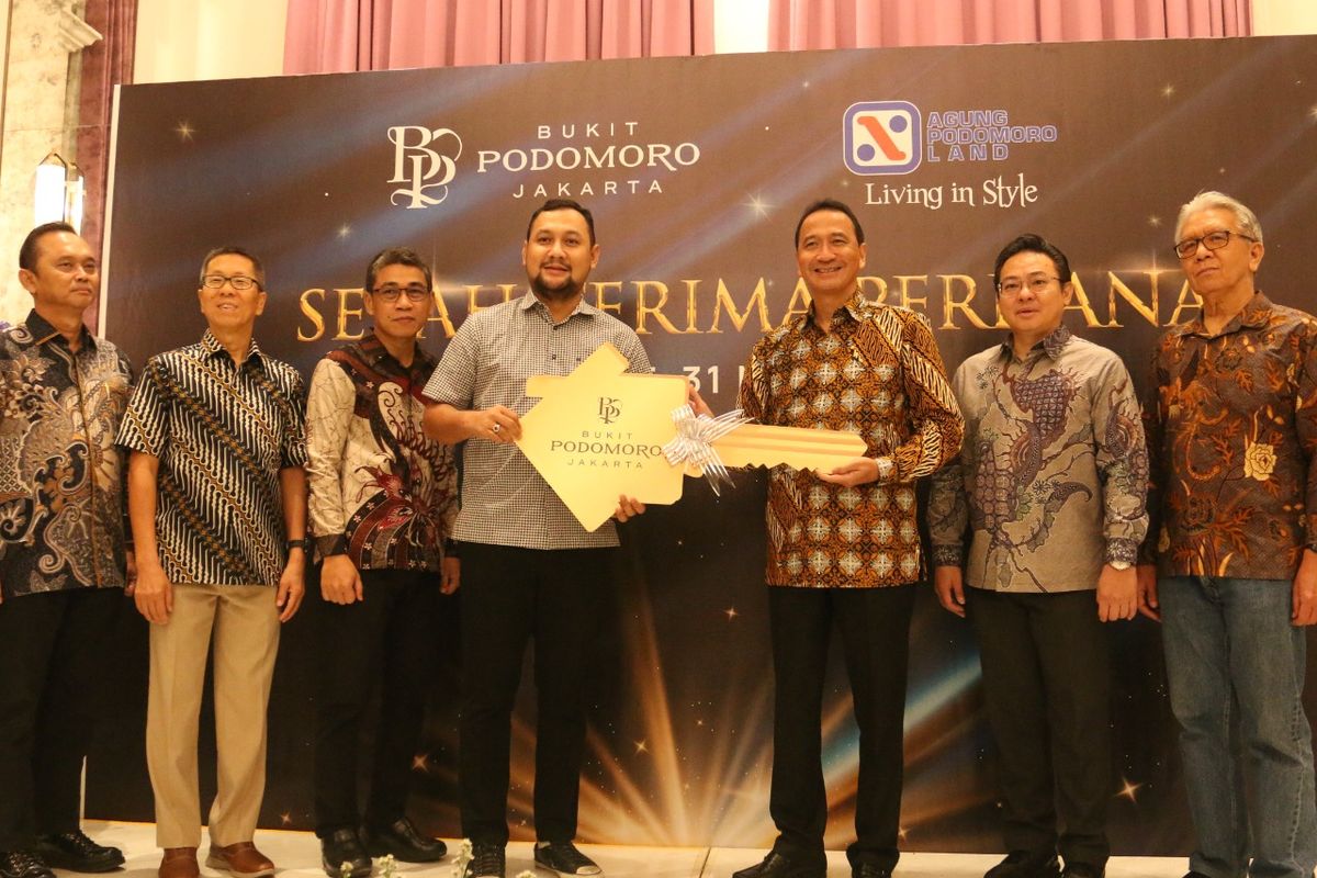Serah terima perdana unit rumah Bukit Podomoro Jakarta oleh PT Agung Podomoro Land Tbk. 