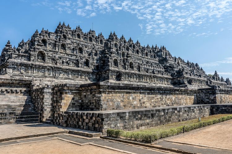 Candi Borobudur peninggalan wangsa Syailendra
