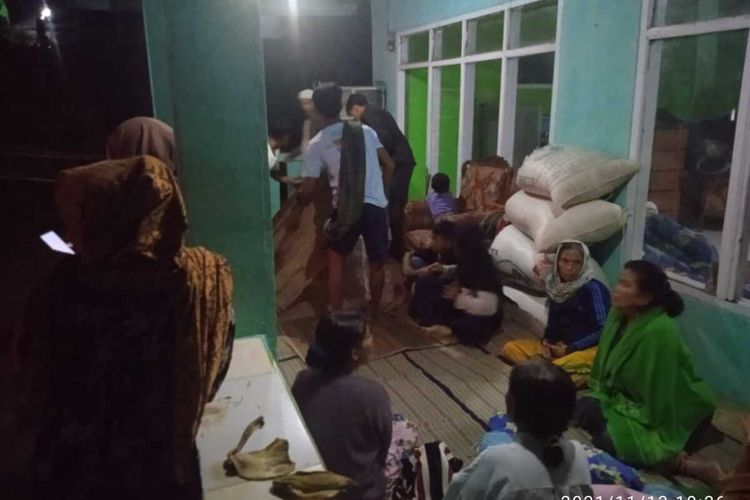 BPBD Kabupaten Bogor tengah melakukan pemantauan lokasi pergerakan tanah di Kecamatan Sukamakmur, Kabupaten Bogor, Jawa Barat.