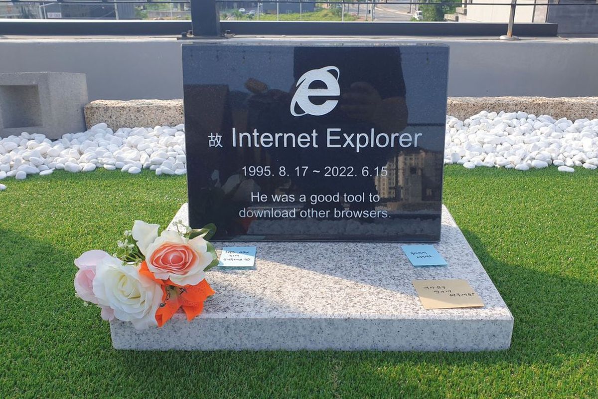 Batu nisan peramban Internet Explorer (IE) dibuat oleh pria asal Korea Selatan bernama Jung Ki-young di Kota Gyeongjo bagian selatan