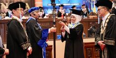 Gubernur Jatim Raih Gelar Doktor Honoris Causa Bidang Ilmu Ekonomi dari FEB Unair