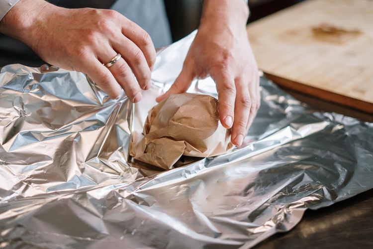 Ilustrasi aluminium foil. 